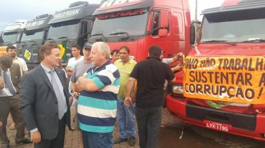 Recebendo os caminhoneiros que estão vindo a Brasília