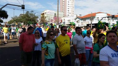 Manifestação em Chapecó contra corrupção e governo