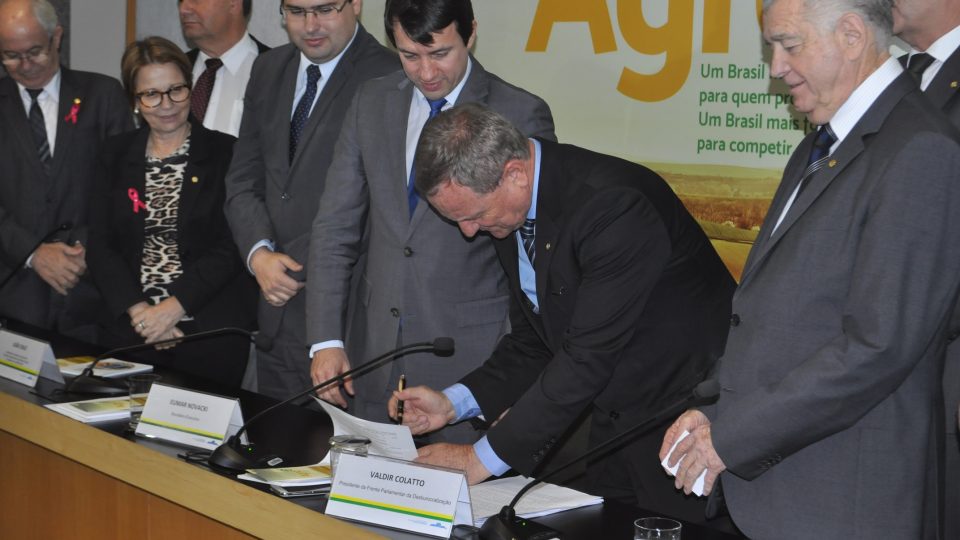Deputado Colatto e Ministério da Agricultura assinam acordo para desburocratização