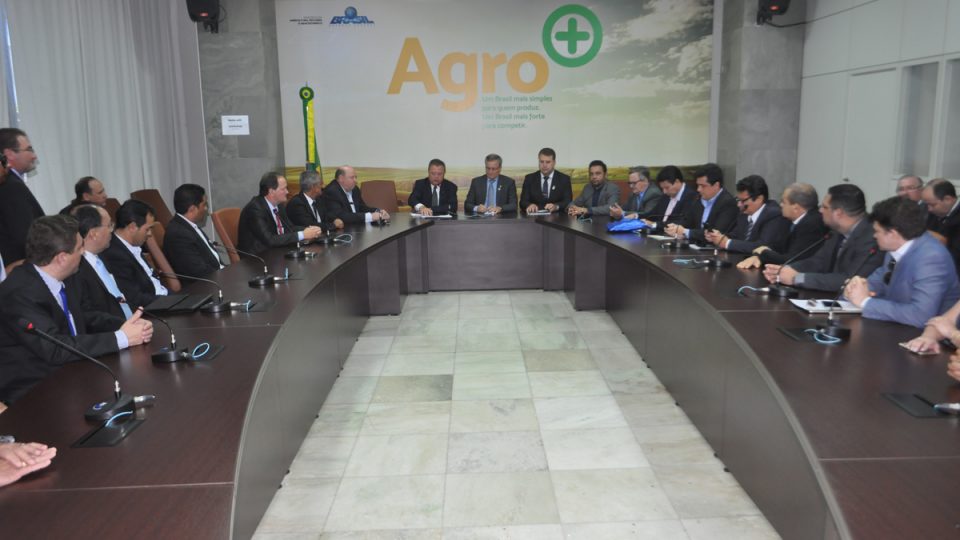 Colatto defende municípios com hidroelétricas em audiências com ministros