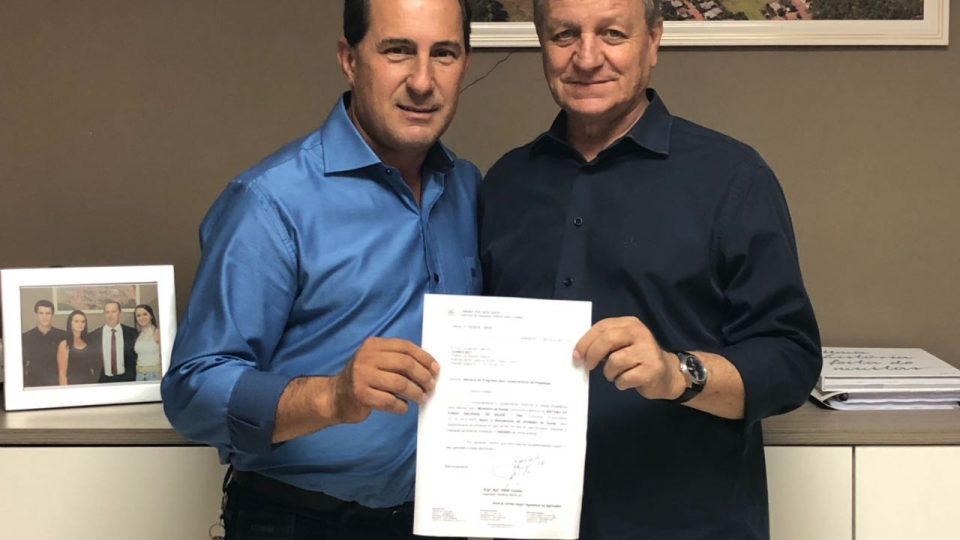 Deputado Colatto entrega R$100 mil para Planalto Alegre